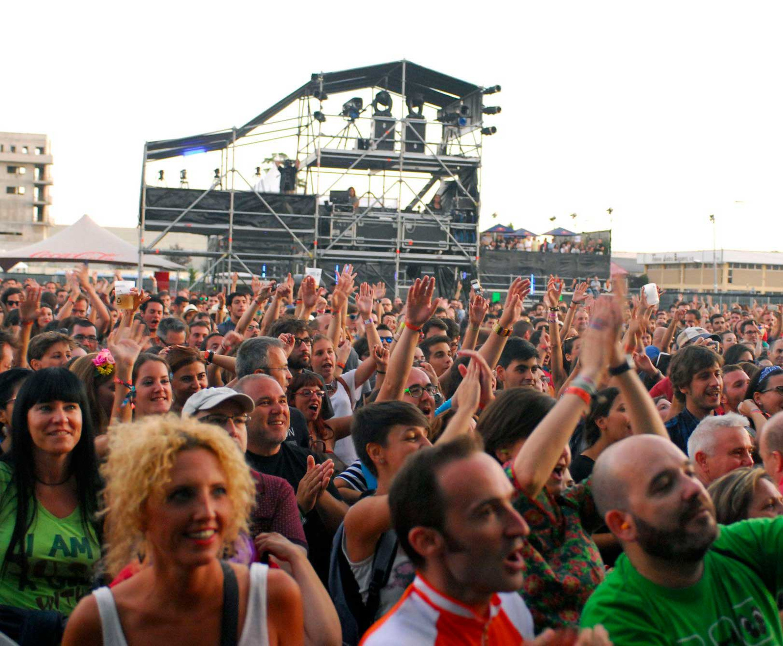 Público disfrutando de un concierto de música